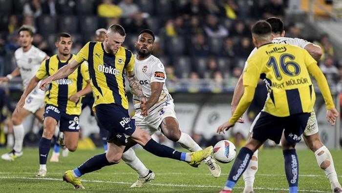 Fenerbahçede ayrılık iddiası: Ezeli rakibin elinden alınmıştı, yeni takımı belli oluyor