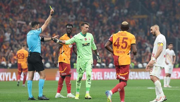 Barış Alperin şampiyonluk selfiesine kırmızı kart... 36. haftanın hakem raporu açıklandı: 5 yıldızlı bilgisayar...