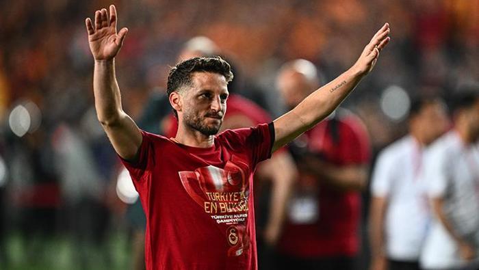 Galatasarayda Mertensten geleceğine dair ilk açıklama Sabırsızlıkla bekliyorum