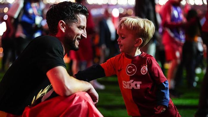 Galatasarayda Mertensten geleceğine dair ilk açıklama Sabırsızlıkla bekliyorum