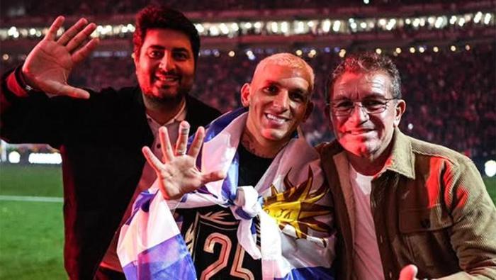 Galatasarayın yeni yengesi: Lucas Torreira sevgilisiyle şampiyonluk kutlamalarında aşka geldi