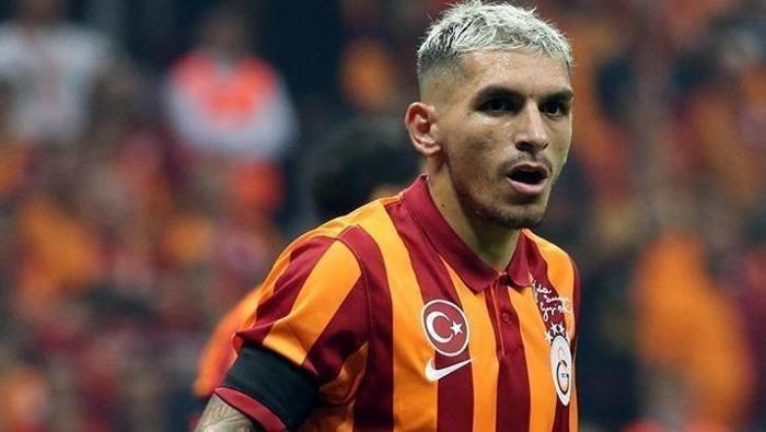 Galatasarayın yeni yengesi: Lucas Torreira sevgilisiyle şampiyonluk kutlamalarında aşka geldi