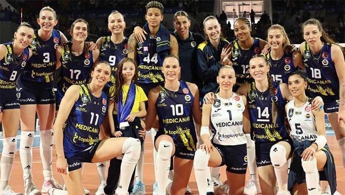 Fenerbahçenin yeni gözdesi Agnieszka Korneluk görüntüsüyle viral oldu