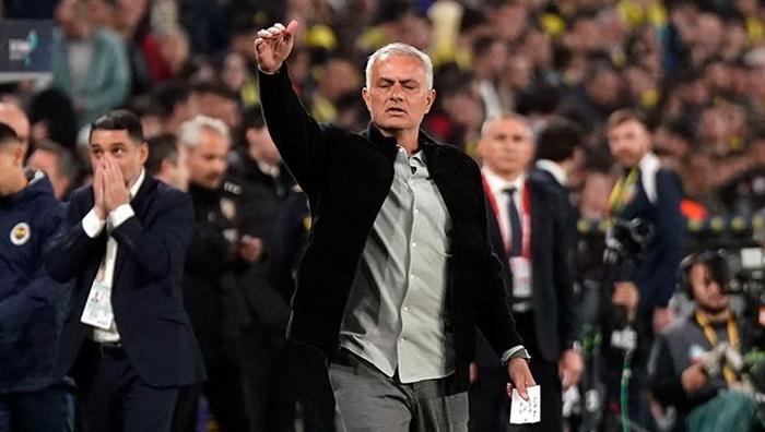Jose Mourinho Fiumicinoda ortaya çıktı İtalyanlar görüntüsünü yayınladı: Olay iddia