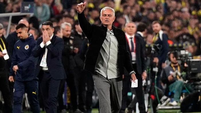 Daha hızlı bir stoper gerekiyor dedim Jose Mourinhodan BBCye sürpriz itiraf: Harika bir başkan...