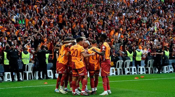 Galatasaraya dev müjde 2 yıldıza Almanyadan teklif