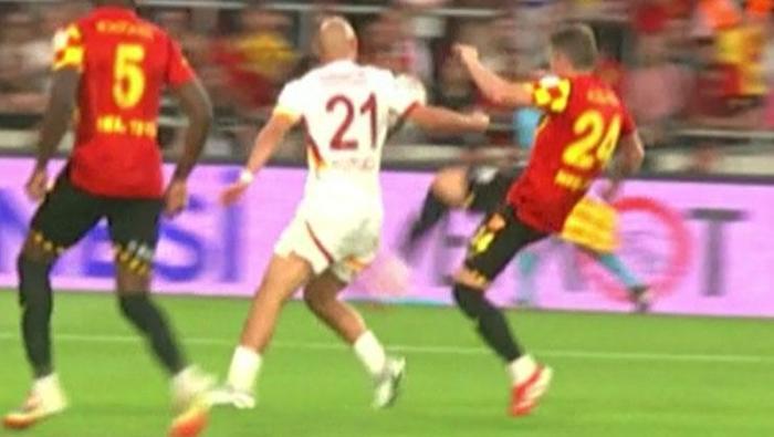 Göztepe-Galatasaray maçına damga vuran an Trio ekibi noktayı koydu: Amasız, fakatsız, lakinsiz net bir kırmızı kart