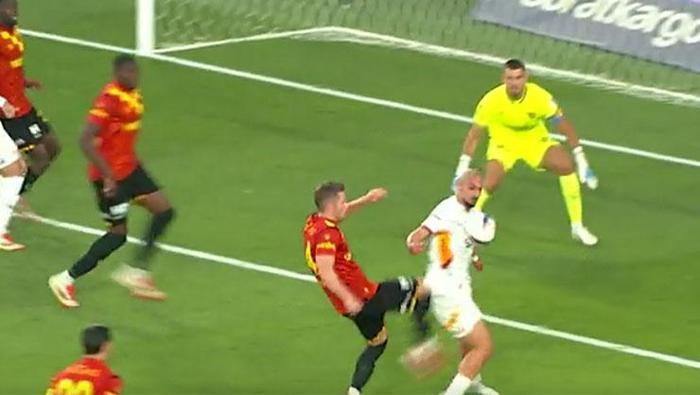 KAÇAN BİR PENALTI VAR