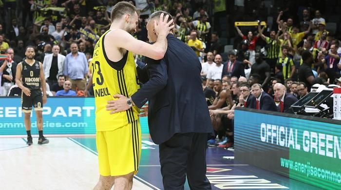 Guduric kahramanlaştı, Hayes Davis MVP gibi oynadı