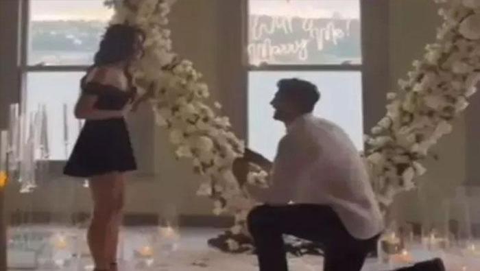 Samet Akaydından Hazal Çağlara romantik evlenme teklifi Sosyal medyadan paylaştı
