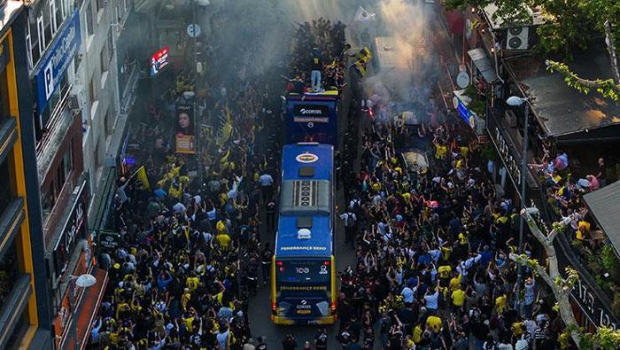 Şampiyon Fenerbahçe taraftarıyla buluştu Nigel Hayes-Davisten dikkat çeken sözler