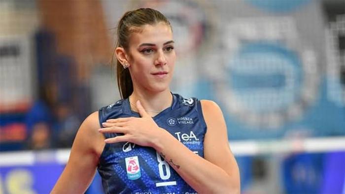 Yok böyle aşk Sevgilisinin Fenerbahçeye transferi için kariyerinden vazgeçti