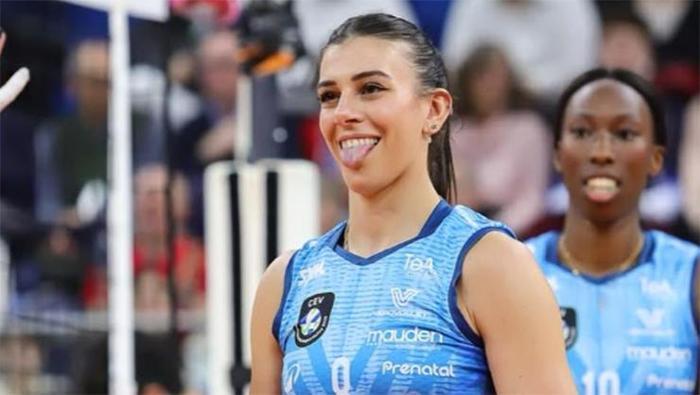Yok böyle aşk Sevgilisinin Fenerbahçeye transferi için kariyerinden vazgeçti