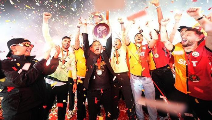 Galatasaraya transfer şoku Sözleşmesini feshedip, Fransaya gidiyor