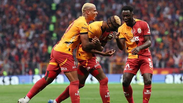 Osimhen transferinde bu hiç hesapta yoktu: Gece yarısı İtalyaya gitti, Napoli kabul edecek