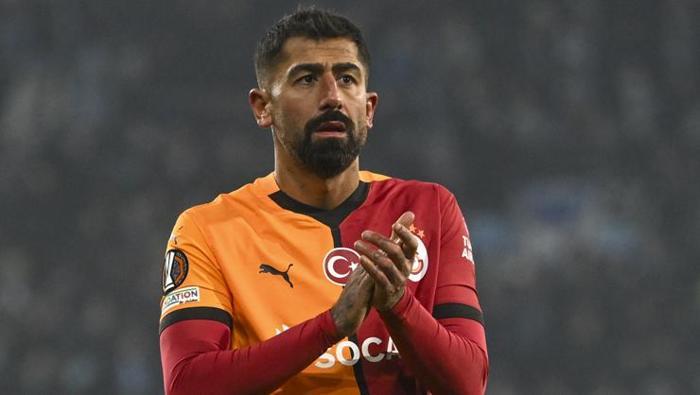 HER FUTBOLCU OYNAMAK İSTER