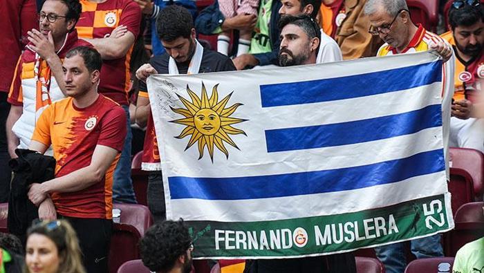 SEVGİ GÖSTERİSİNE TUTULDU