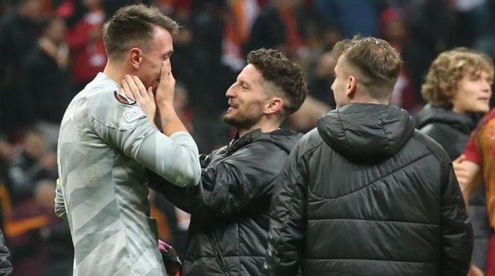 MUSLERA VE MERTENSİ ÇOK ARARIZ