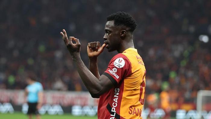 Osimhenin arkadaşı transferi açıkladı: Menajerleri İstanbula geldi Galatasarayda Bernardo Silva gerçeği