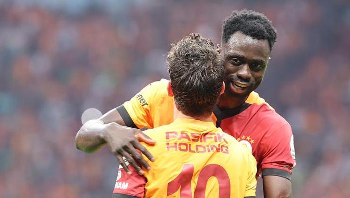 Osimhenin arkadaşı transferi açıkladı: Menajerleri İstanbula geldi Galatasarayda Bernardo Silva gerçeği