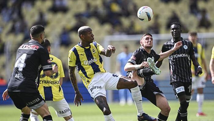 Fenerbahçe - Konyaspor maçının ardından usta isimden sert sözler: Maça gelmeyen başkan mı olur | Gelecek sezon da...