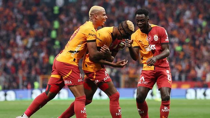 Galatasarayda Davinson Sanchezden transfer itirafı: Çok fazla seçenek var Osimhene ihtiyacımız var