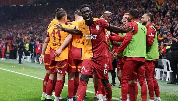 Galatasarayda Davinson Sanchezden transfer itirafı: Çok fazla seçenek var Osimhene ihtiyacımız var