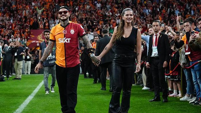 MAURO ICARDI, YENİ SEVGİLİSİYLE GELDİ