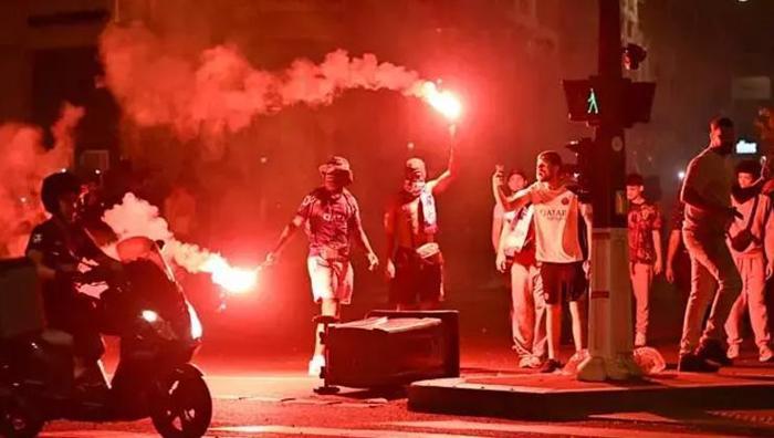 17 YAŞINDAKİ GENCİ KARNINDAN BIÇAKLADILAR