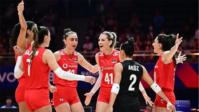 Filenin Sultanları Fransaya göz açtırmadı Deniz Uyanık gerçeğini Simge Aköz açıkladı Alexia Carutasu ilk maçta fark yarattı