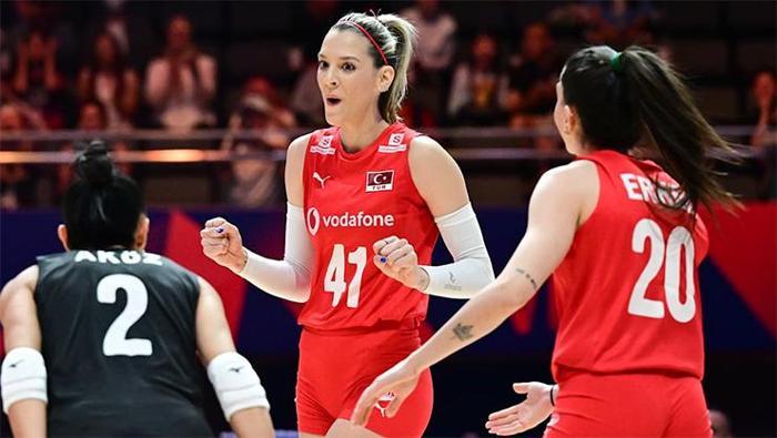 Filenin Sultanları Fransaya göz açtırmadı Deniz Uyanık gerçeğini Simge Aköz açıkladı Alexia Carutasu ilk maçta fark yarattı