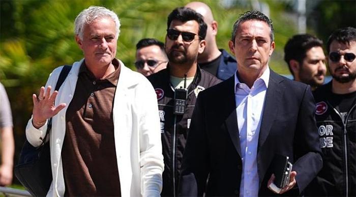 Fenerbahçede Ali Koç gemileri yaktı Yeni sezona 3 golcü birden