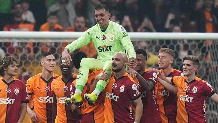 MUSLERA İÇİN NE DESEK AZ