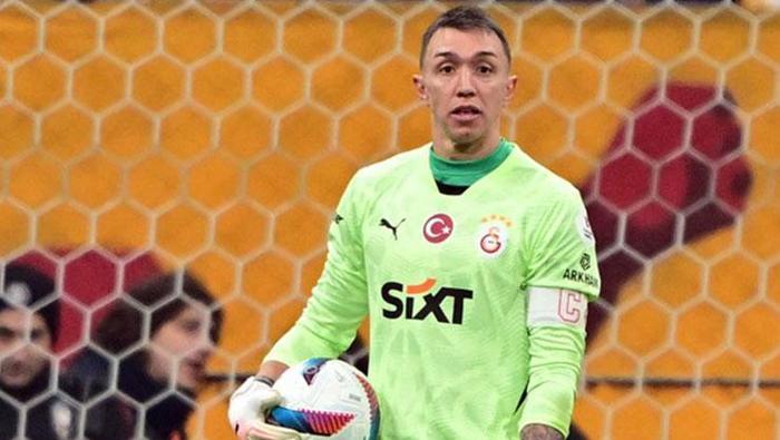 LİSTEDE 4 İSİM VAR