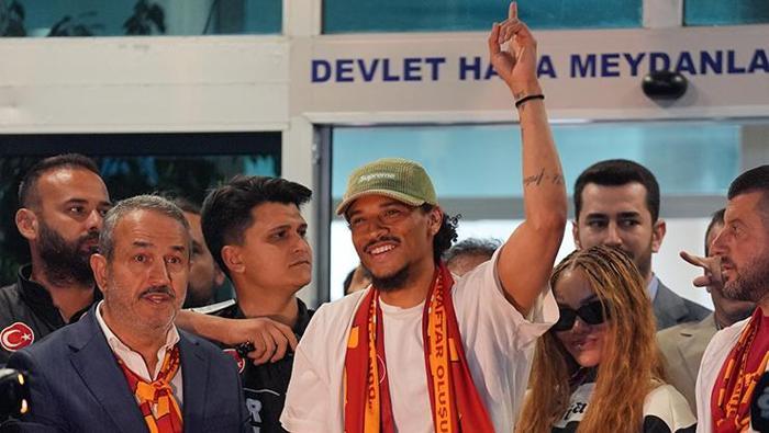 Galatasarayın yeni transferi Leroy Sane İstanbula geldi YouTubeda ortalık yıkıldı