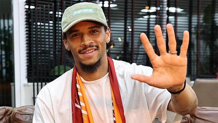 Galatasarayın yeni transferi Leroy Sane İstanbula geldi YouTubeda ortalık yıkıldı