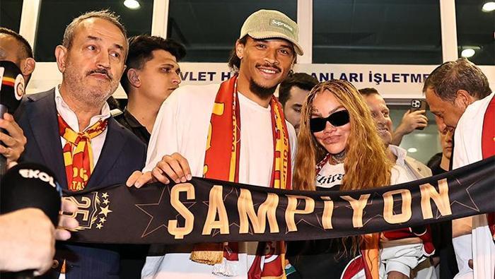 Galatasarayın yeni transferi Leroy Sane İstanbula geldi YouTubeda ortalık yıkıldı