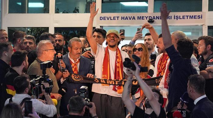 WELT: BİR POP YILDIZI GİBİ KARŞILANDI