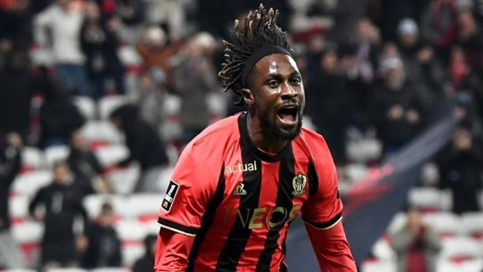 Fenerbahçe tarihi fırsatın peşinde: Transferde 3 bomba birden İşte Jose Mourinhonun listesi...