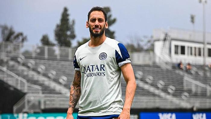 Galatasaraydan Interi çıldırtan Hakan Çalhanoğlu hamlesi İstanbulda kritik görüşme, tüm detaylar ortaya çıktı