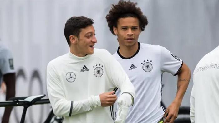 Galatasaraya transferine önayak olduğu iddia edilmişti Mesut Özilden Leroy Sane açıklaması