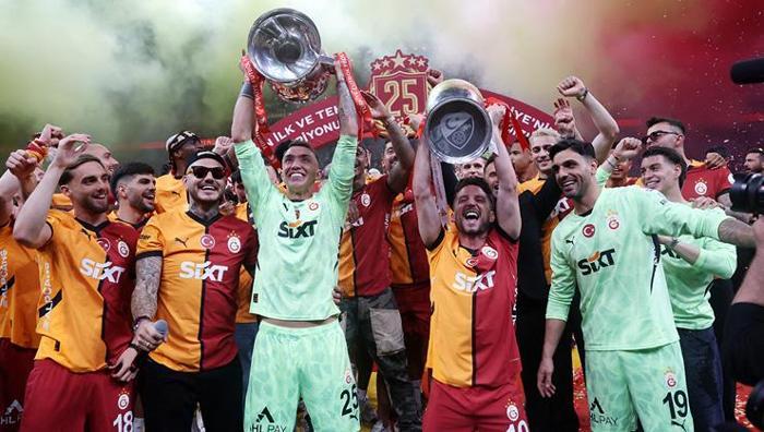 Transferde son dakika gelişmesi Galatasarayın gözdesi kadro dışı kaldı