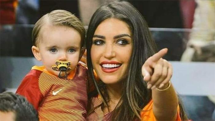 Sneijderin eski eşi Yolanthe Cabaudan Türkçe mesaj Türkiyeyi unutmadı
