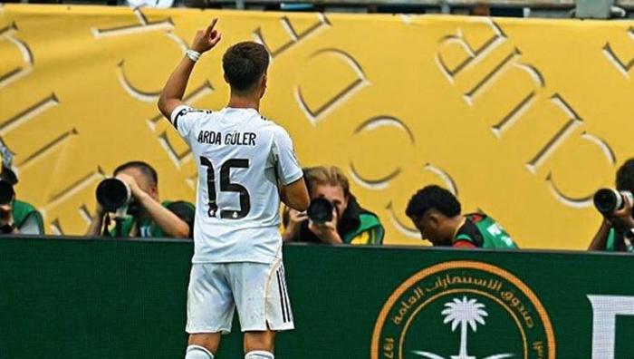 Arda Güler golünü attı, Roberto Carlos, Salgado ve Solari yerinden fırladı: Sahada bir şövalye gibi Real Madrid 10 kişiyle ezdi geçti