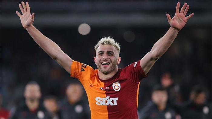 Galatasarayın gözdesi Barış Alper Yılmazın eğlenceli anları Arkadaşının kafasında tabak kırdı