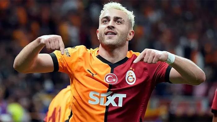 Galatasarayın gözdesi Barış Alper Yılmazın eğlenceli anları Arkadaşının kafasında tabak kırdı