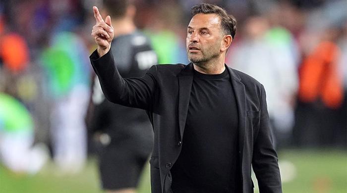 Galatasarayda savunma hattı değişiyor Transferde çifte aday...