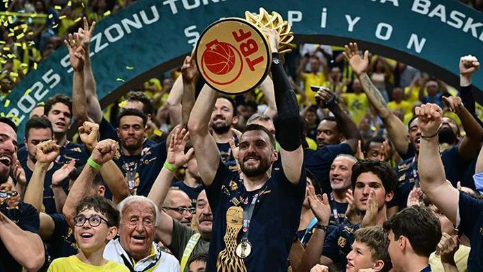 Fenerbahçe Beko - Beşiktaş Fibabanka maçından kareler