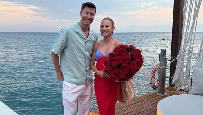 Böyle paylaştı: Yıldız golcü Lewandowski Türkiyede