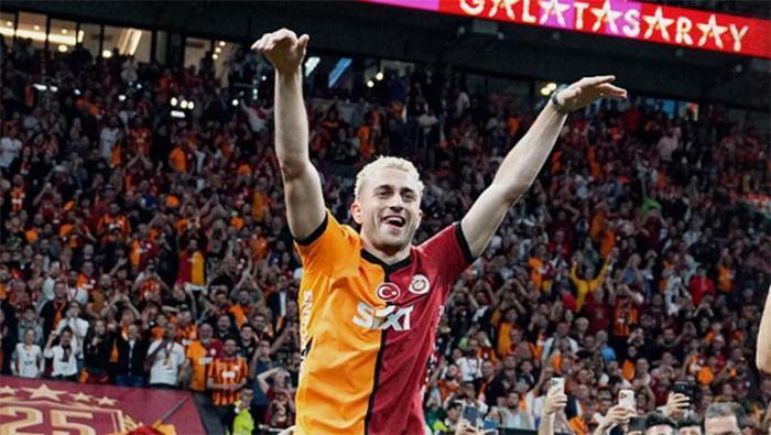 Galatasaraylı Barış Alper Yılmazın çaplık gecesine eli ayağı dolandı, sevgilisini bırakıp kaçtı